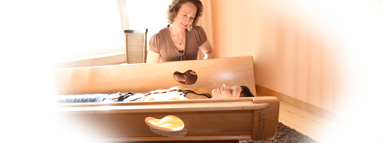 KL150-Wiesbrock-zuwendung2-k klangwiege klangheilraum