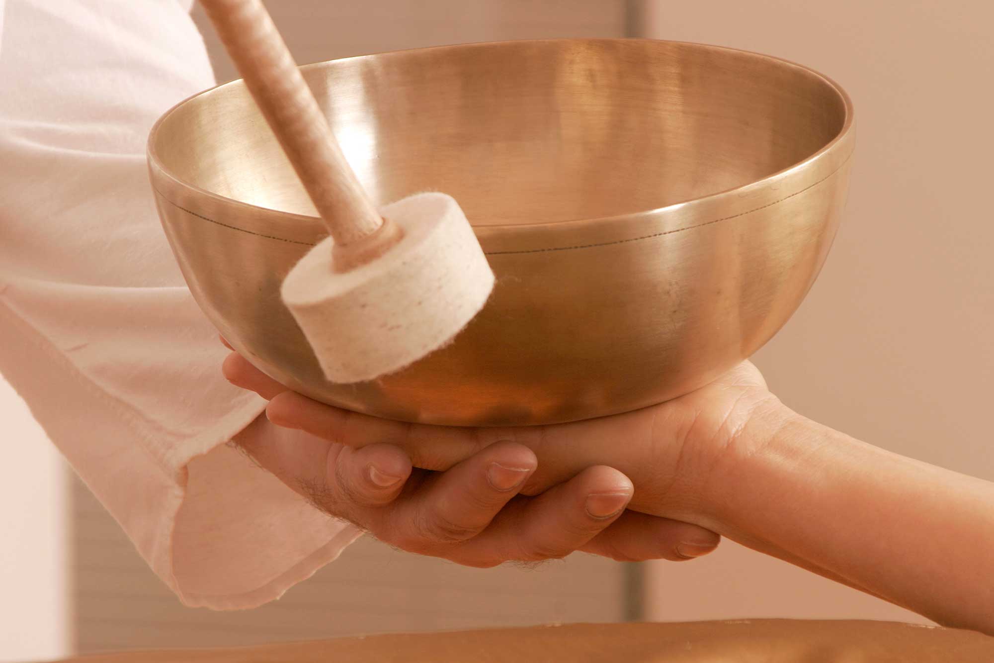 Klangmassage-der-Hand-allton klangmassage-workshop